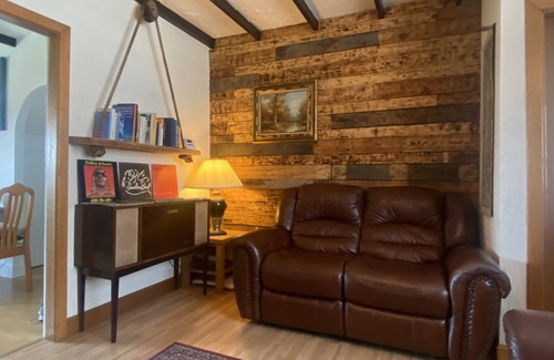 Dunfermline House | Enjoy the busy city life by day and come home to a peaceful