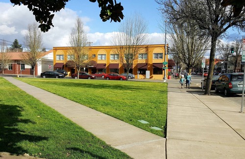 Newberg Apartment | Enjoy the downtown vibe at the Yamhill Flats: Suite 3