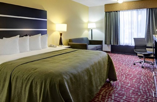 Fort Smith House | Enjoy the Modern & Elegant Designed King Room!