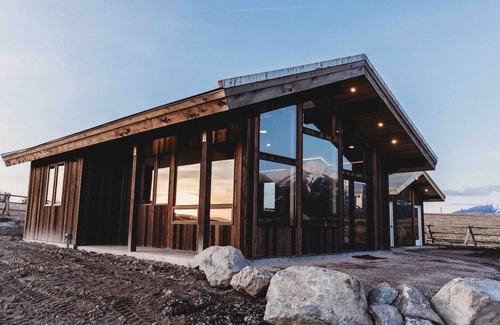 Ronan Cabin | Enjoy the peace and tranquillity of the Mission Mountains in this brand new modern space