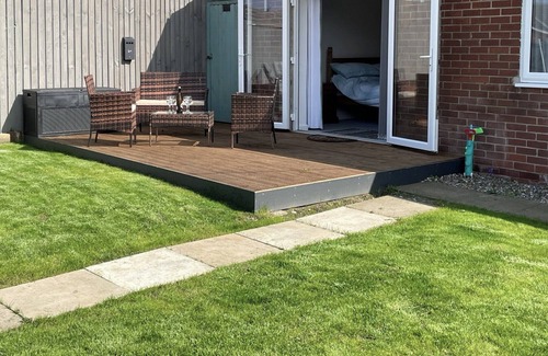 Scratby Cottage | Enjoy the seaside with just a short walk to a wonderful, sandy beach.