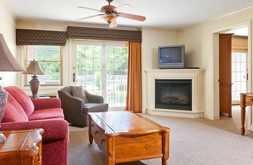 Lincoln Condo | Enjoy the Stunning Fall Foliage of the White Mountains in Lincoln NH