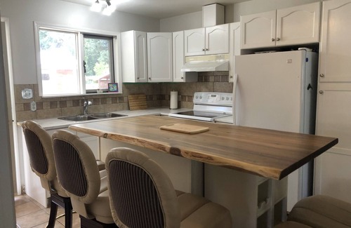 Okanagan-Similkameen House | Enjoy the use of our Happy Hour Lounge complimentary when staying 7 plus days