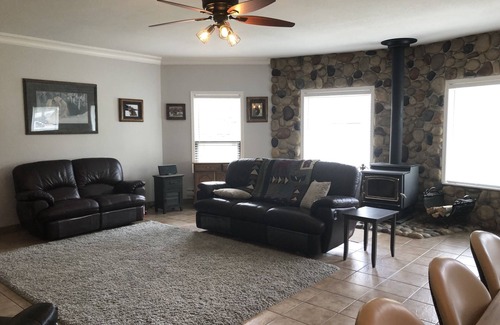Okanagan-Similkameen House | Enjoy the use of our Happy Hour Lounge complimentary when staying 7 plus days