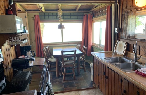 Port Hope Cottage | Enjoy the views at this Gorgeous Lakeside Get-away!