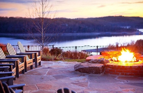 Ridgedale Apartment | Enjoy the views of Table Rock Lake in this 2BD resort condo