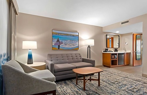 Southwest Anaheim Hotel | Enjoy Theme Park Proximity - 2 Spacious Suites Near Attractions. Pets Allowed!