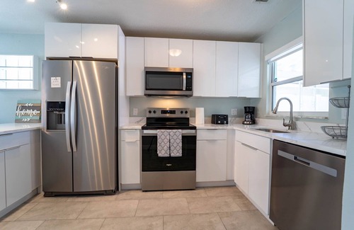 Flor-a-mar House | Enjoy this 2 Bedroom 2 Bath house on the canal with access to the Gulf!