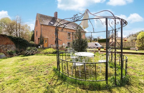 Ferriere-la-Petite House | Enjoy this cozy and pretty vacation home by a stream in green surroundings.
