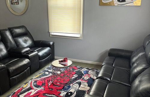 West Price Hill House | Enjoy this cozy 3-bedroom, 7-bed home near Cincinnati's arenas and attractions.