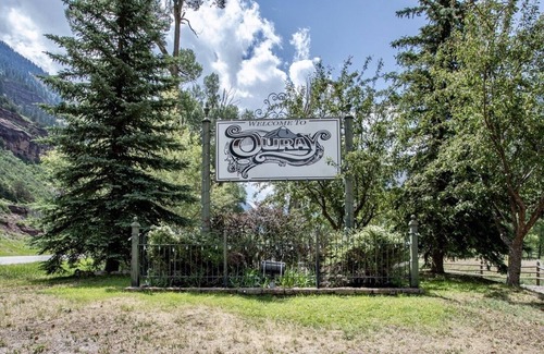 Ouray Condo | Enjoy this Private & Centrally Located 2 bed/2 bath Loft
