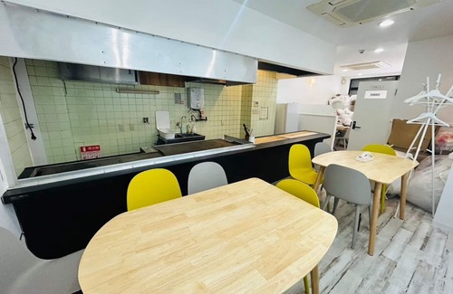 Konohana House | Enjoy trick art and hot plates Spacious 140 4 minutes walk from station WIFI baby bed max 14 - Konamon House /Osaka Ōsaka