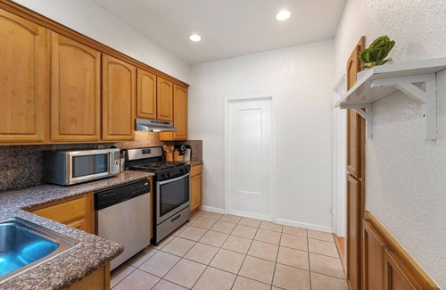 Richmond District Apartment | Enjoy ultra convenient City living from this comfortably stocked and furnished contemporary flat