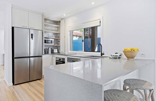 Mermaid Beach Apartment | Enjoy uninterrupted ocean views in this absolute beachside apartment.