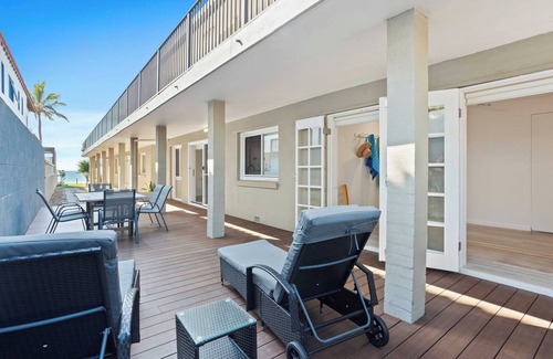 Mermaid Beach Apartment | Enjoy uninterrupted ocean views in this absolute beachside apartment.