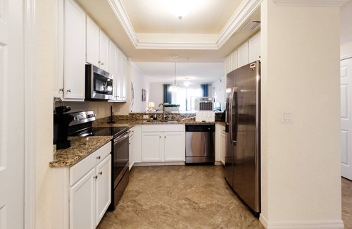Lakewood Ranch Condo | Enjoy views of the immaculate green from your screened lanai at Lakeside National - Golfside Escape