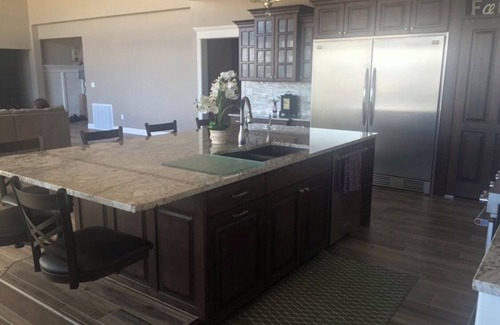 Powell House | Enjoy Yellowstone, mountains, lake, wide open spaces*20 miles from Cody Airport