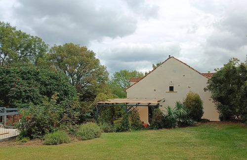 Montgesty Cottage | Enjoy your holiday in a charming gîte with a large pool in South-West France