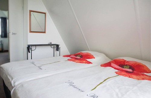 Den Oever House | Enjoy your own infrared sauna (2 persons) in this well-kept vacation home on the edge of a vacation