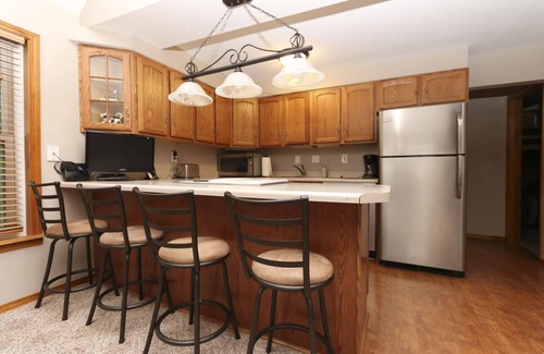 Perryville House | Enjoy Your Own Private 17 Acre Lake At The Taylor Lodge