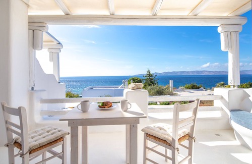 Karystos Apartment | Enjoy your stay at Karystos Villas with a wonderfull view over the sea!
