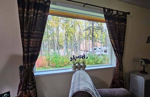 Willow Cabin | Enjoy your stay at the Grizzly Inn in the quaint community of Willow Alaska!