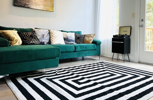 Era House | Enjoy your stay in a relaxing, scenic 1 bedroom getaway retreat!