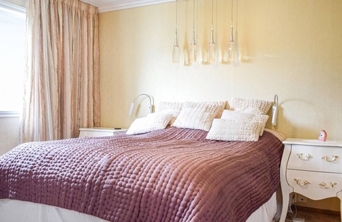 Bremnes House | Enjoy your vacation in beautiful vacation home in fantastic location directly on the water.