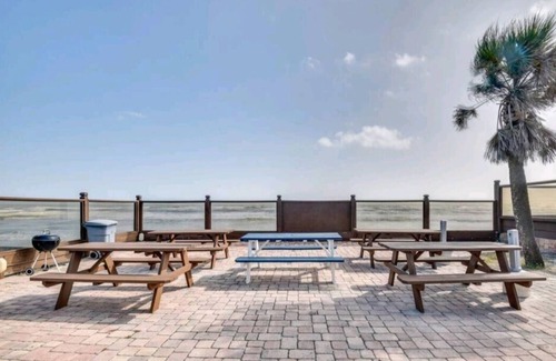 Bostwick Park Condo | Enjoy your very own beach retreat just steps away from the water!