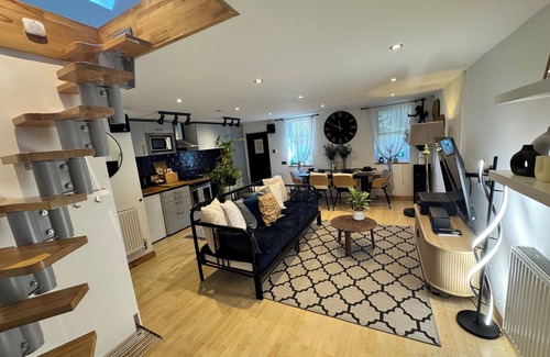 Holbrooks Cottage | Enjoyable 1-bedroom Cozy Cottage in Coventry