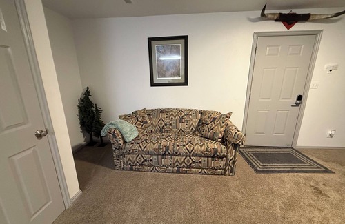 Beaver Condo | Enjoyable 2-bedroom condo with AC/Heat in charming Downtown Beaver