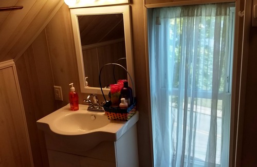Enola Apartment | Enola Attic Studio w Private Bath and Kitchenette; 10 minutes from Capitol