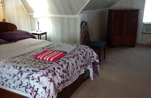 Enola Apartment | Enola Attic Studio w Private Bath and Kitchenette; 10 minutes from Capitol