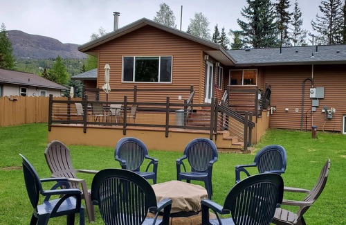 Eagle River House | Enough space for the whole family near hiking trails and mountains.