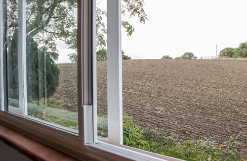 Stoney Stretton Cottage | ENSDON LEA COTTAGE, pet friendly, with a garden in Nesscliffe