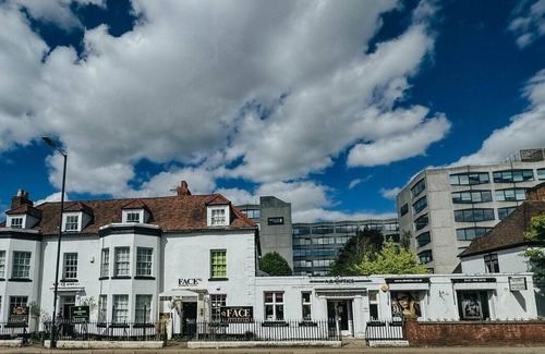 Solihull Apartment | Ensuite Flat in Solihull Town