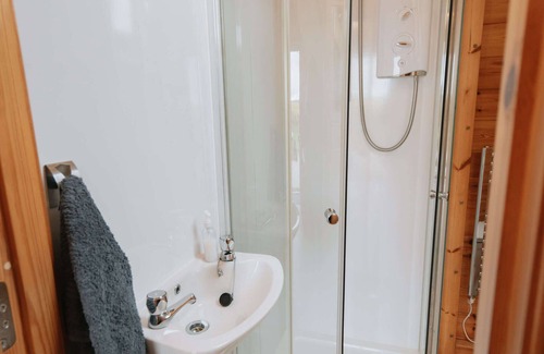 Camelford Cabin | Ensuite Glamping Cabin With A View