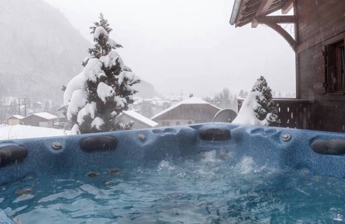 Montriond Ski Chalet | Ensuite rooms , Jacuzzi, storage ideal for ski/VTT ,MULTIPASS