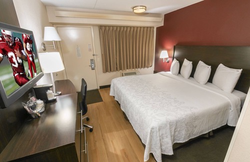 Statesville House | Ensuring a Very Comfortable & Memorable Stay! Pet-friendly, Free Parking!