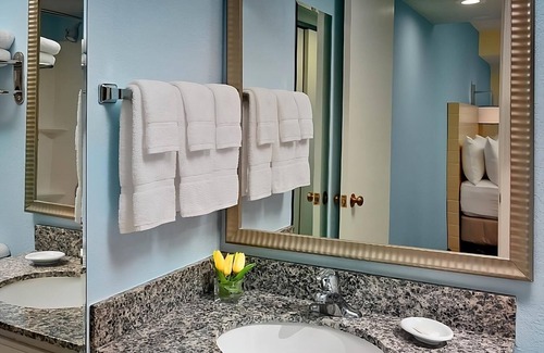 Newark Hotel | Ensuring a Very Comfortable & Memorable Stay! Pets are Allowed, w/Breakfast