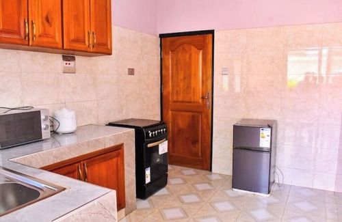 Entebbe House | Entebbe Virtue Residence bnb, wifi, airport pckup
