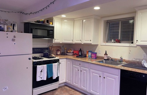 Nonantum House | Entire 1BR in Newton AC Parking Walk to Shops