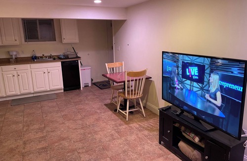 Nonantum House | Entire 1BR in Newton AC Parking Walk to Shops