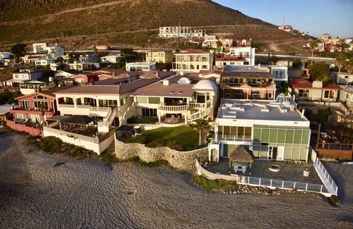 La Fonda House | Entire 1st floor Beachfront Condo 3BD 2 BA in La Playa La Mision