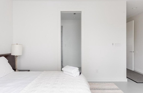 Knox - Henderson House | Entire 2 bd/2ba Duplex, Lower Greenville