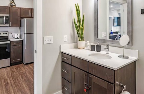 Weinland Park Apartment | Entire 2-bedroom apartment with WiFi, AC in cool Columbus