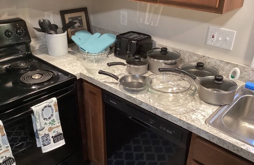 Evansville House | Entire 2 bedroom House with Living Room, close to all.Sleeps 6.