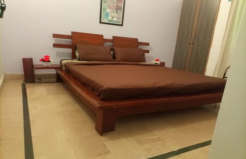 Karachi House | Entire 2-bedroom house with WiFi and Parking