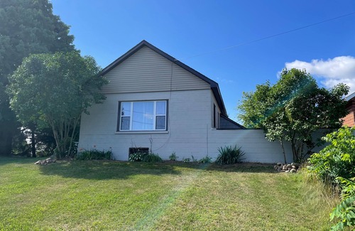 Arkona House | ENTIRE 2-BEDROOM TOWNHOUSE ON A RUSTIC FARM