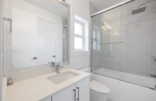 Fleetwood House | Entire 2 bedrooms basement suite in Surrey fleetwood